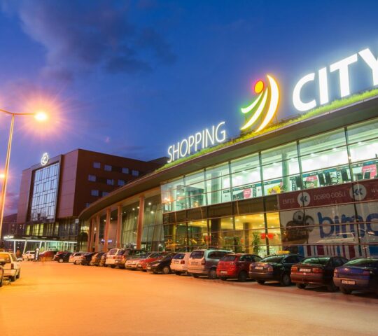 مركز دانانوفيتش للتسوق